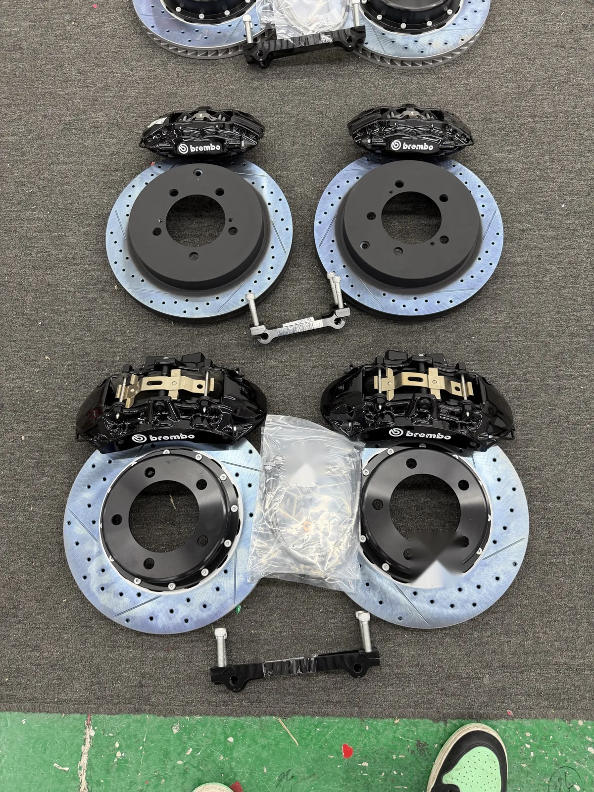Тормозной комплект Brembo 362 мм, чёрный